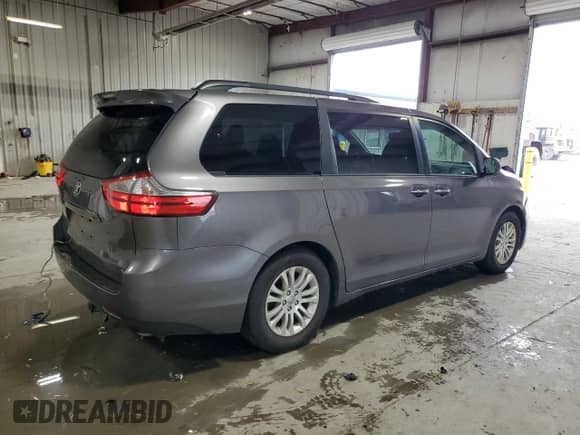 2017 Toyota Sienna XLE z VIN 5TDYZ3DC0HS861198, wystawiony jako Copart lot #86448385 z przebiegiem 218 341 mil mil oraz Szkoda całkowita • Salvage title. Historia ofert i sprzedaży dostępna na DreamBid. Obrazek 3.