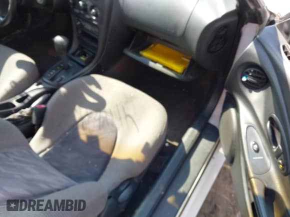 1998 Hyundai Tiburon z VIN KMHJG34F6WU115098, wystawiony jako IAAI lot #41718290 z przebiegiem 133 555 mil mil oraz . Historia ofert i sprzedaży dostępna na DreamBid. Obrazek 5.