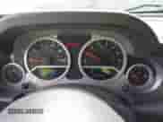 2007 Jeep Wrangler Unlimited Sahara z VIN 1J8GA59187L104774, wystawiony jako IAAI lot #42485359 z przebiegiem 192 254 mil mil oraz . Historia ofert i sprzedaży dostępna na DreamBid. Obrazek 7.