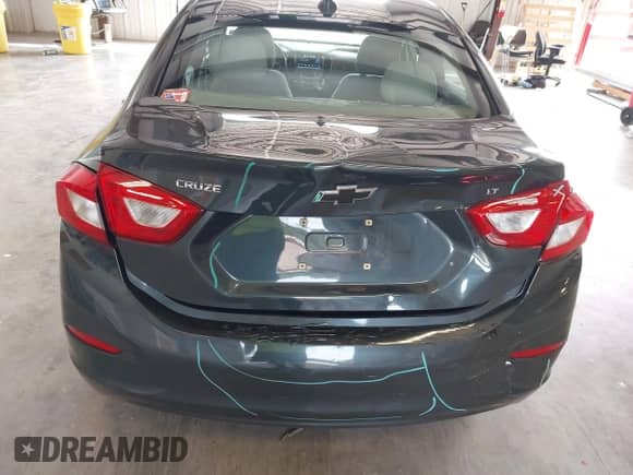 2018 Chevrolet Cruze LT with VIN 1G1BE5SMXJ7209044, listed as a IAAI auction lot 43069320 with 92,671 mi miles and . Bid and sale history available at DreamBid. Image 19.