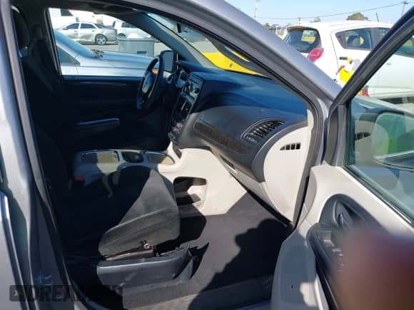 2015 Dodge Grand Caravan SXT с VIN 2C4RDGCG4FR733745, выставлен на аукционе IAAI как лот 43220585 с пробегом 170 992 миль миль и . История ставок и продаж доступна на DreamBid. Изображение 5.