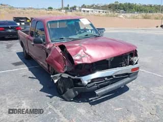 1995 Toyota Tacoma z VIN 4TAUN53B5SZ045233, wystawiony jako IAAI lot #40169312 z przebiegiem 125 501 mil mil oraz . Historia ofert i sprzedaży dostępna na DreamBid. Obrazek 1.