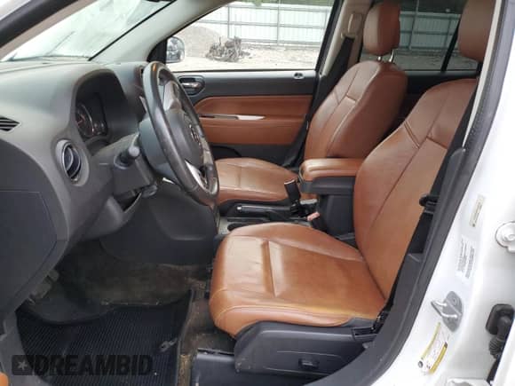 2014 Jeep Compass Limited z VIN 1C4NJDCB3ED500919, wystawiony jako Copart lot #63126535 z przebiegiem 99 312 mil mil oraz Szkoda całkowita • Salvage title. Historia ofert i sprzedaży dostępna na DreamBid. Obrazek 7.