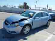 2013 Chrysler 200 Touring z VIN 1C3CCBBB3DN588813, wystawiony jako IAAI lot #42895465 z przebiegiem 205 459 mil mil oraz . Historia ofert i sprzedaży dostępna na DreamBid. Obrazek 2.