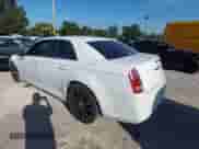 2013 Chrysler 300 S с VIN 2C3CCABG5DH514923, выставлен на аукционе IAAI как лот 43240746 с пробегом 153 802 миль миль и . История ставок и продаж доступна на DreamBid. Изображение 3.