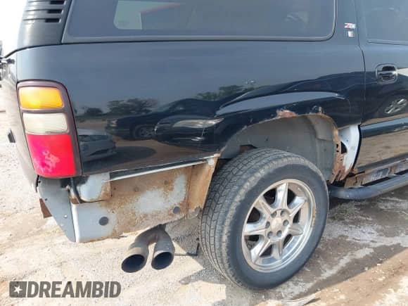 2006 Chevrolet Suburban LS z VIN 3GNFK16Z36G217263, wystawiony jako IAAI lot #42877188 z przebiegiem 266 037 mil mil oraz . Historia ofert i sprzedaży dostępna na DreamBid. Obrazek 14.