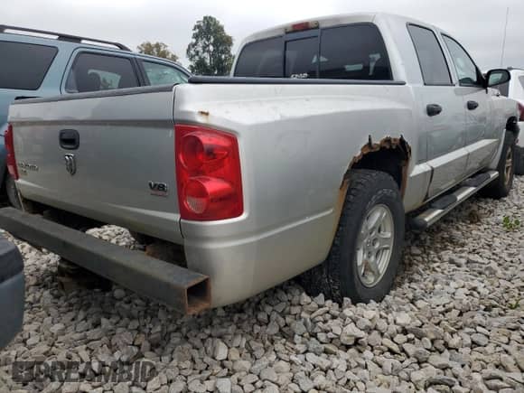 2006 Dodge Dakota SLT with VIN 1D7HW48NX6S535414, listed as a Copart auction lot 81006855 with 266,573 mi miles and Clean title. Bid and sale history available at DreamBid. Image 6.