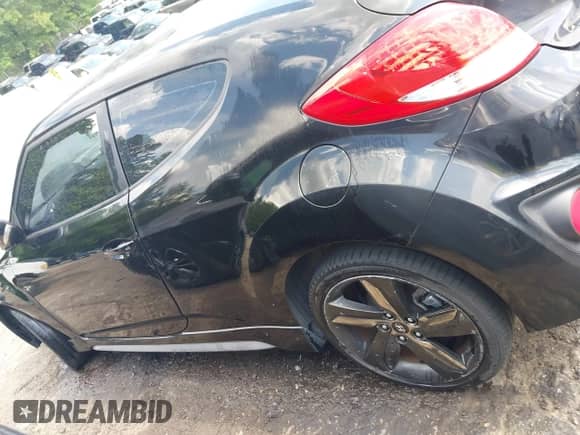 2013 Hyundai Veloster Turbo с VIN KMHTC6AE5DU143733, выставлен на аукционе IAAI как лот 42116317 с пробегом 116 155 миль миль и . История ставок и продаж доступна на DreamBid. Изображение 14.