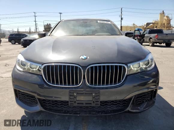 2019 BMW 7 Series 740i with VIN WBA7E2C58KB218095, listed as a Copart auction lot 64482195 with 87,118 mi miles and Salvage title. Bid and sale history available at DreamBid. Image 5.