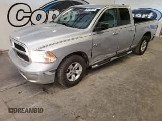 2018 Ram 1500 SLT z VIN 1C6RR6GG7JS317502, wystawiony jako Copart lot #72007085 z przebiegiem 160 126 mil mil oraz Czysty tytuł • Clean title. Historia ofert i sprzedaży dostępna na DreamBid. Obrazek 1.
