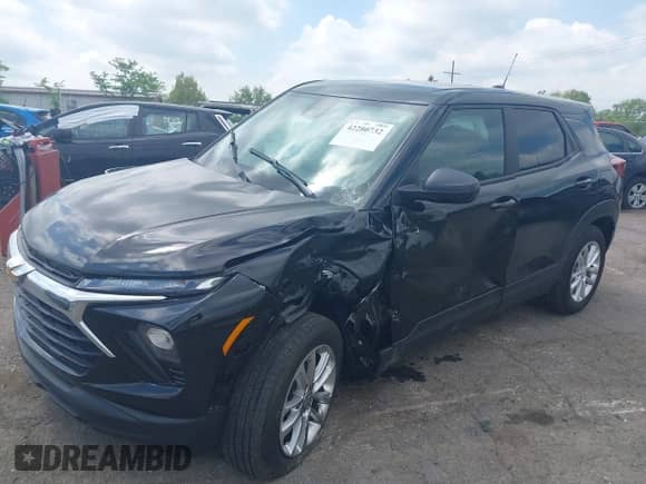 2025 Chevrolet TrailBlazer LS z VIN KL79MNSLXSB126404, wystawiony jako IAAI lot #42280732 z przebiegiem 2 800 mil mil oraz . Historia ofert i sprzedaży dostępna na DreamBid. Obrazek 2.