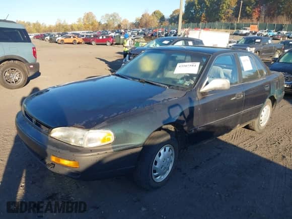 1995 Toyota Camry LE z VIN 4T1SK12E6SU881618, wystawiony jako IAAI lot #43507584 z przebiegiem 197 973 mil mil oraz . Historia ofert i sprzedaży dostępna na DreamBid. Obrazek 2.