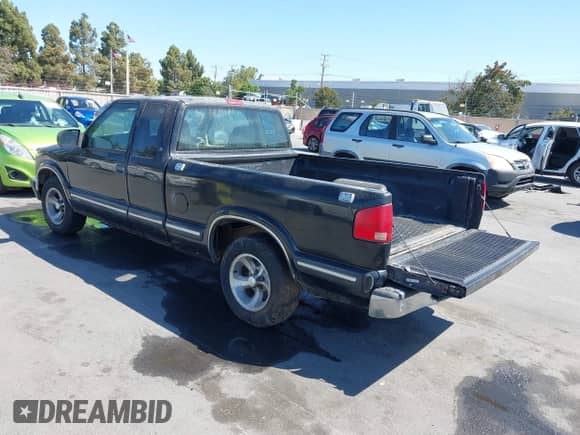 1998 Chevrolet S-10 LS с VIN 1GCCS1946W8142849, выставлен на аукционе IAAI как лот 42690320 с пробегом 227 878 миль миль и . История ставок и продаж доступна на DreamBid. Изображение 3.