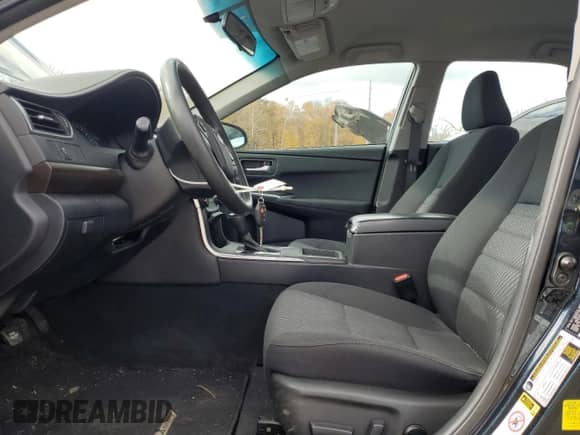 2015 Toyota Camry SE z VIN 4T1BF1FK4FU997605, wystawiony jako Copart lot #90106375 z przebiegiem 96 109 mil mil oraz Szkoda całkowita • Salvage title. Historia ofert i sprzedaży dostępna na DreamBid. Obrazek 7.