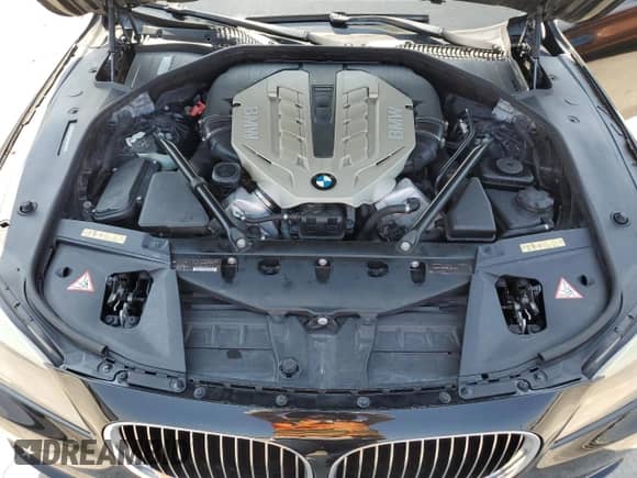 2010 BMW 7 Series 750i xDrive with VIN WBAKC6C56ACL67525, listed as a Copart auction lot 68678395 with 82,492 mi miles and Clean title. Bid and sale history available at DreamBid. Image 11.