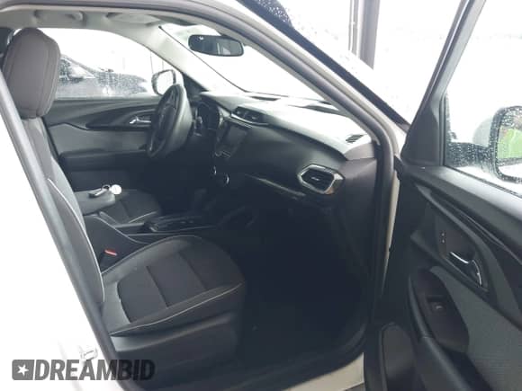 2022 Chevrolet TrailBlazer LT with VIN KL79MPS23NB112383, listed as a IAAI auction lot 42818899 with 50,776 mi miles and . Bid and sale history available at DreamBid. Image 5.