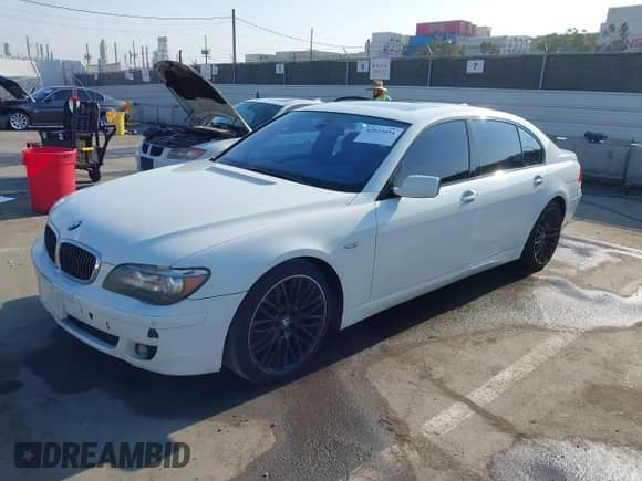 2007 BMW 7 Series 750Li с VIN WBAHN835X7DT70754, выставлен на аукционе IAAI как лот 42923451 с пробегом 229 573 миль миль и . История ставок и продаж доступна на DreamBid. Изображение 18.