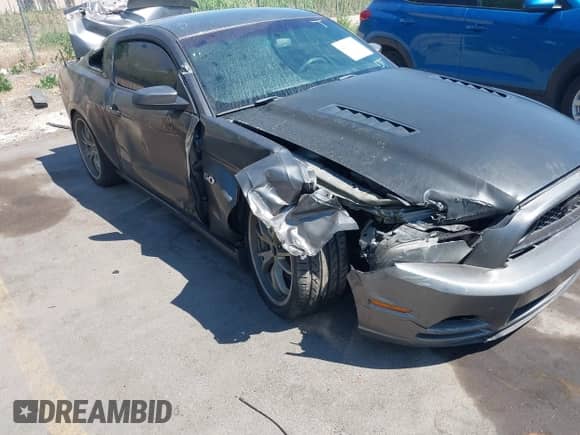 2014 Ford Mustang GT z VIN 1ZVBP8CF7E5310141, wystawiony jako IAAI lot #42610122 z przebiegiem 126 444 mil mil oraz . Historia ofert i sprzedaży dostępna na DreamBid. Obrazek 6.