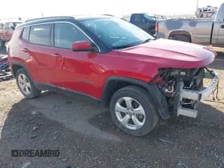 2018 Jeep Compass Latitude z VIN 3C4NJDBB7JT223214, wystawiony jako IAAI lot #42836032 z przebiegiem 82 208 mil mil oraz . Historia ofert i sprzedaży dostępna na DreamBid. Obrazek 1.