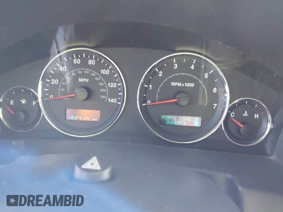 2007 Jeep Commander Sport с VIN 1J8HG48KX7C597879, выставлен на аукционе IAAI как лот 43253900 с пробегом 182 414 миль миль и . История ставок и продаж доступна на DreamBid. Изображение 7.