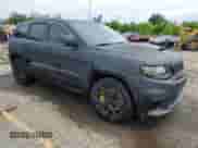2018 Jeep Grand Cherokee Trackhawk z VIN 1C4RJFN92JC318555, wystawiony jako Copart lot #60436545 z przebiegiem 58 628 mil mil oraz Czysty tytuł • Clean title. Historia ofert i sprzedaży dostępna na DreamBid. Obrazek 4.