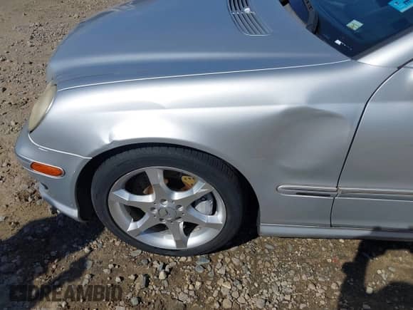 2007 Mercedes-Benz C 230 Sport z VIN WDBRF52H57E027499, wystawiony jako IAAI lot #43476960 z przebiegiem 160 163 mil mil oraz . Historia ofert i sprzedaży dostępna na DreamBid. Obrazek 6.