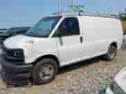 2009 Chevrolet Express Cargo z VIN 1GCGG25C191146374, wystawiony jako IAAI lot #42362448 z przebiegiem 318 817 mil mil oraz . Historia ofert i sprzedaży dostępna na DreamBid. Obrazek 2.