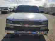 2005 Chevrolet Silverado 1500 z VIN 1GCEC14T95Z121233, wystawiony jako Copart lot #80187394 z przebiegiem 207 659 mil mil oraz Czysty tytuł • Clean title. Historia ofert i sprzedaży dostępna na DreamBid. Obrazek 5.