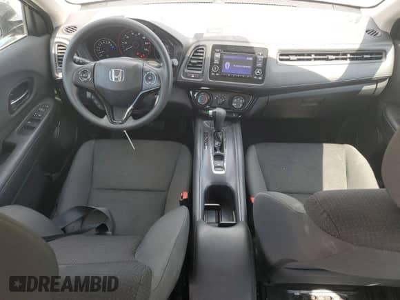 2020 Honda HR-V LX z VIN 3CZRU5H31LM705411, wystawiony jako Copart lot #66599735 z przebiegiem 98 791 mil mil oraz Szkoda całkowita • Salvage title. Historia ofert i sprzedaży dostępna na DreamBid. Obrazek 8.