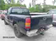 2000 Chevrolet Silverado 1500 z VIN 1GCEC14T7YZ313576, wystawiony jako IAAI lot #42131120 z przebiegiem 305 082 mil mil oraz . Historia ofert i sprzedaży dostępna na DreamBid. Obrazek 3.