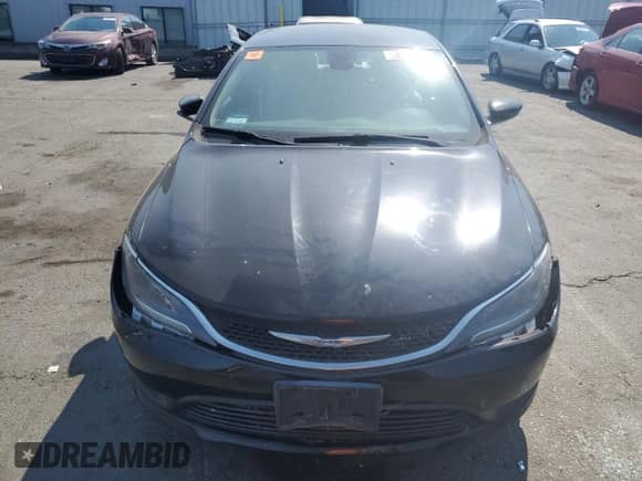 2015 Chrysler 200 LX with VIN 1C3CCCFBXFN732506, listed as a Copart auction lot 68717025 with 118,201 mi miles and Clean title. Bid and sale history available at DreamBid. Image 5.