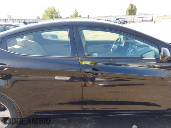 2013 Hyundai Elantra GLS z VIN 5NPDH4AE4DH262317, wystawiony jako IAAI lot #43273552 z przebiegiem 101 902 mil mil oraz . Historia ofert i sprzedaży dostępna na DreamBid. Obrazek 14.