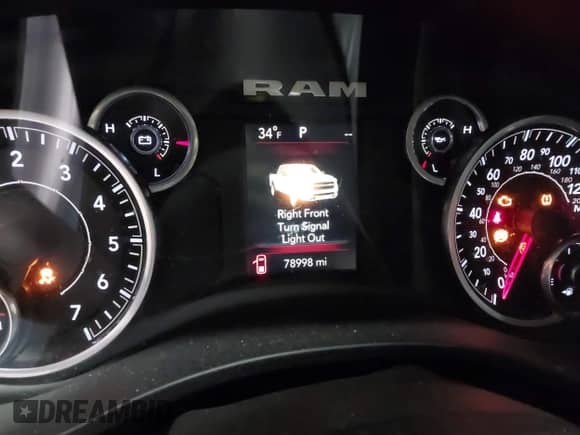 2020 Ram 1500 Big Horn z VIN 1C6SRFFT7LN218907, wystawiony jako IAAI lot #41608010 z przebiegiem 78 998 mil mil oraz . Historia ofert i sprzedaży dostępna na DreamBid. Obrazek 7.