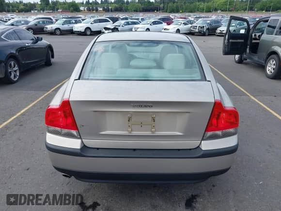2004 Volvo S60 с VIN YV1RS59V542367297, выставлен на аукционе IAAI как лот 42294212 с пробегом 85 865 миль миль и . История ставок и продаж доступна на DreamBid. Изображение 16.