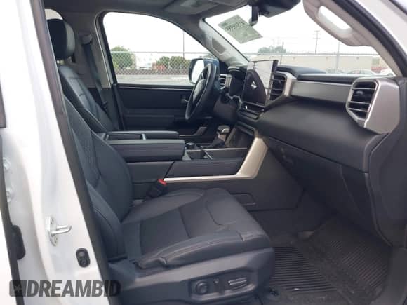 2024 Toyota Tundra Limited z VIN 5TFWA5DB9RX217552, wystawiony jako IAAI lot #41588555 z przebiegiem 3 216 mil mil oraz . Historia ofert i sprzedaży dostępna na DreamBid. Obrazek 5.