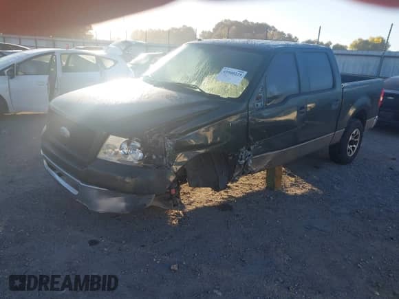 2006 Ford F-150 XLT z VIN 1FTPW12V96FB07940, wystawiony jako IAAI lot #43500225 z przebiegiem 203 407 mil mil oraz . Historia ofert i sprzedaży dostępna na DreamBid. Obrazek 2.