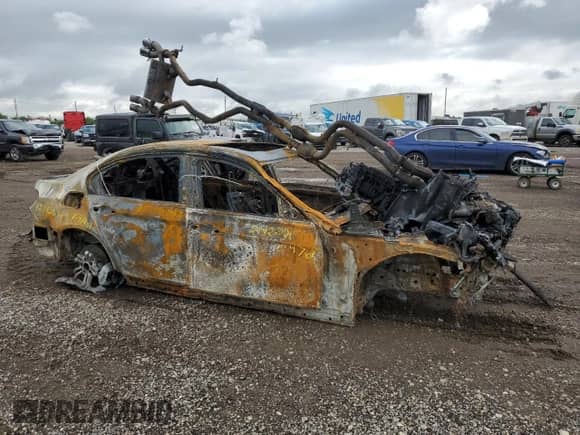 2017 BMW M3 z VIN WBS8M9C59H5G84768, wystawiony jako Copart lot #71323284 z przebiegiem Nie podano mil oraz Nie do naprawy • Non repairable. Historia ofert i sprzedaży dostępna na DreamBid. Obrazek 4.