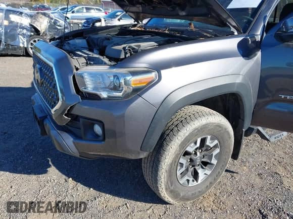 2018 Toyota Tacoma SR5 with VIN 5TFSZ5AN8JX150047, listed as a IAAI auction lot 43474593 with 38,427 mi miles and . Bid and sale history available at DreamBid. Image 6.