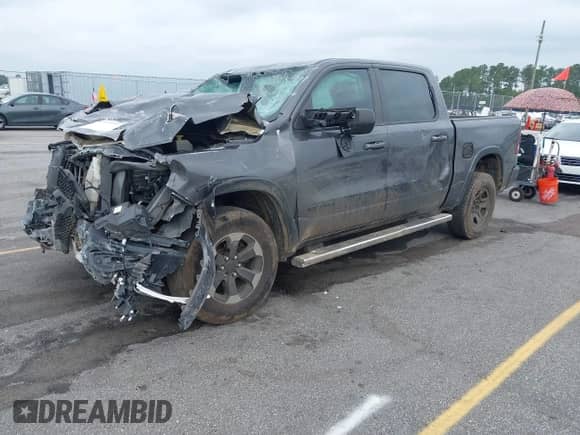 2019 Ram 1500 Rebel z VIN 1C6RRELT5KN625118, wystawiony jako IAAI lot #42426818 z przebiegiem 116 429 mil mil oraz . Historia ofert i sprzedaży dostępna na DreamBid. Obrazek 2.