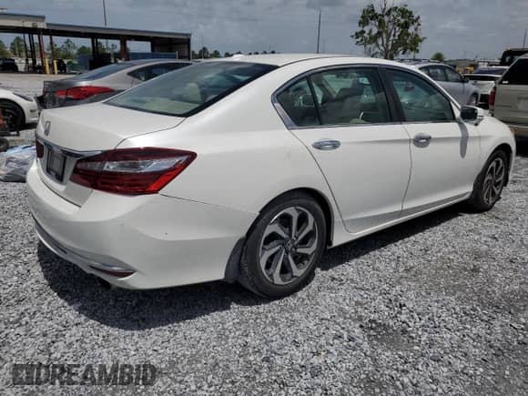 2017 Honda Accord EX-L with VIN 1HGCR2F85HA202402, listed as a Copart auction lot 61039495 with 37,637 mi miles and Salvage title. Bid and sale history available at DreamBid. Image 3.