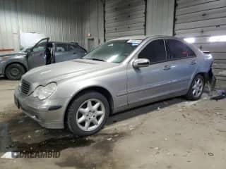 2004 Mercedes-Benz C 240 с VIN WDBRF81J04F544401, выставлен на аукционе Copart как лот 89203165 с пробегом 148 924 миль миль и На запчасти • Non repairable. История ставок и продаж доступна на DreamBid. Изображение 1.