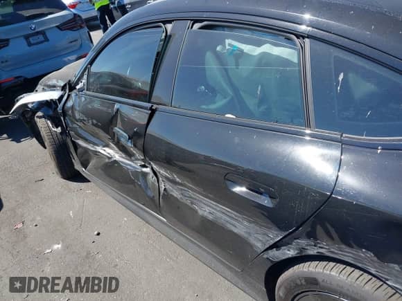 2023 BMW i4 eDrive35 с VIN WBY43AW0XPFP87471, выставлен на аукционе IAAI как лот 43165220 с пробегом 26 727 миль миль и . История ставок и продаж доступна на DreamBid. Изображение 15.