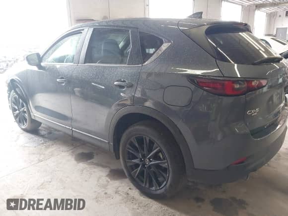 2025 Mazda CX-5 S Carbon Edition z VIN JM3KFBCM2S0623499, wystawiony jako IAAI lot #42865410 z przebiegiem 15 933 mil mil oraz . Historia ofert i sprzedaży dostępna na DreamBid. Obrazek 3.
