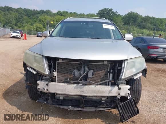 2013 Nissan Pathfinder SV z VIN 5N1AR2MMXDC678046, wystawiony jako IAAI lot #42890708 z przebiegiem 155 148 mil mil oraz . Historia ofert i sprzedaży dostępna na DreamBid. Obrazek 13.