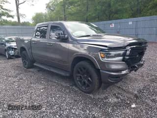 2021 Ram 1500 Laramie z VIN 1C6SRFJT8MN736615, wystawiony jako IAAI lot #42657835 z przebiegiem 48 020 mil mil oraz . Historia ofert i sprzedaży dostępna na DreamBid. Obrazek 1.