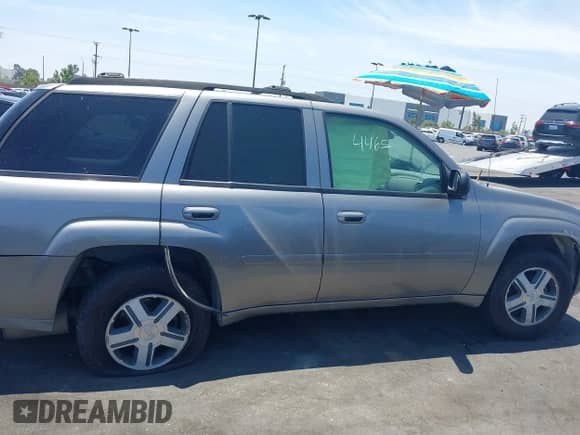 2006 Chevrolet TrailBlazer LT with VIN 1GNDS13S362164801, listed as a IAAI auction lot 42484465 with 193,445 mi miles and . Bid and sale history available at DreamBid. Image 13.