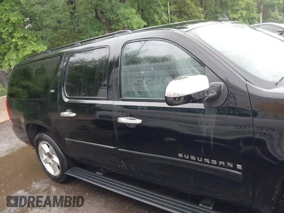 2008 Chevrolet Suburban LTZ with VIN 1GNFK16338J221195, listed as a IAAI auction lot 42243746 with 199,707 mi miles and . Bid and sale history available at DreamBid. Image 14.