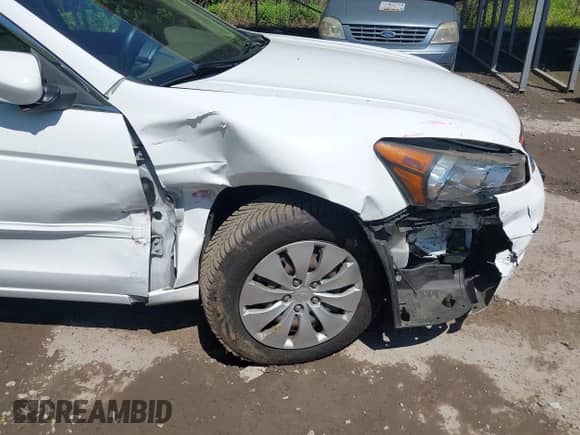 2010 Honda Accord LX z VIN 1HGCP2F31AA177725, wystawiony jako IAAI lot #42297599 z przebiegiem 46 435 mil mil oraz . Historia ofert i sprzedaży dostępna na DreamBid. Obrazek 6.