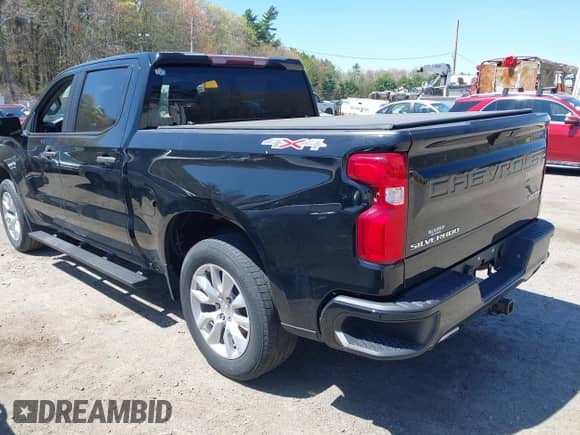 2020 Chevrolet Silverado 1500 Custom z VIN 3GCUYBEF2LG450848, wystawiony jako IAAI lot #42075964 z przebiegiem 55 560 mil mil oraz . Historia ofert i sprzedaży dostępna na DreamBid. Obrazek 3.