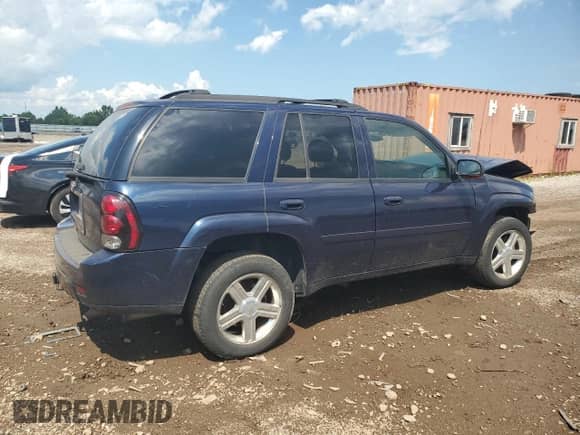 2007 Chevrolet TrailBlazer LT z VIN 1GNDS13S472278596, wystawiony jako Copart lot #66569525 z przebiegiem Nie podano mil oraz Szkoda całkowita • Salvage title. Historia ofert i sprzedaży dostępna na DreamBid. Obrazek 3.